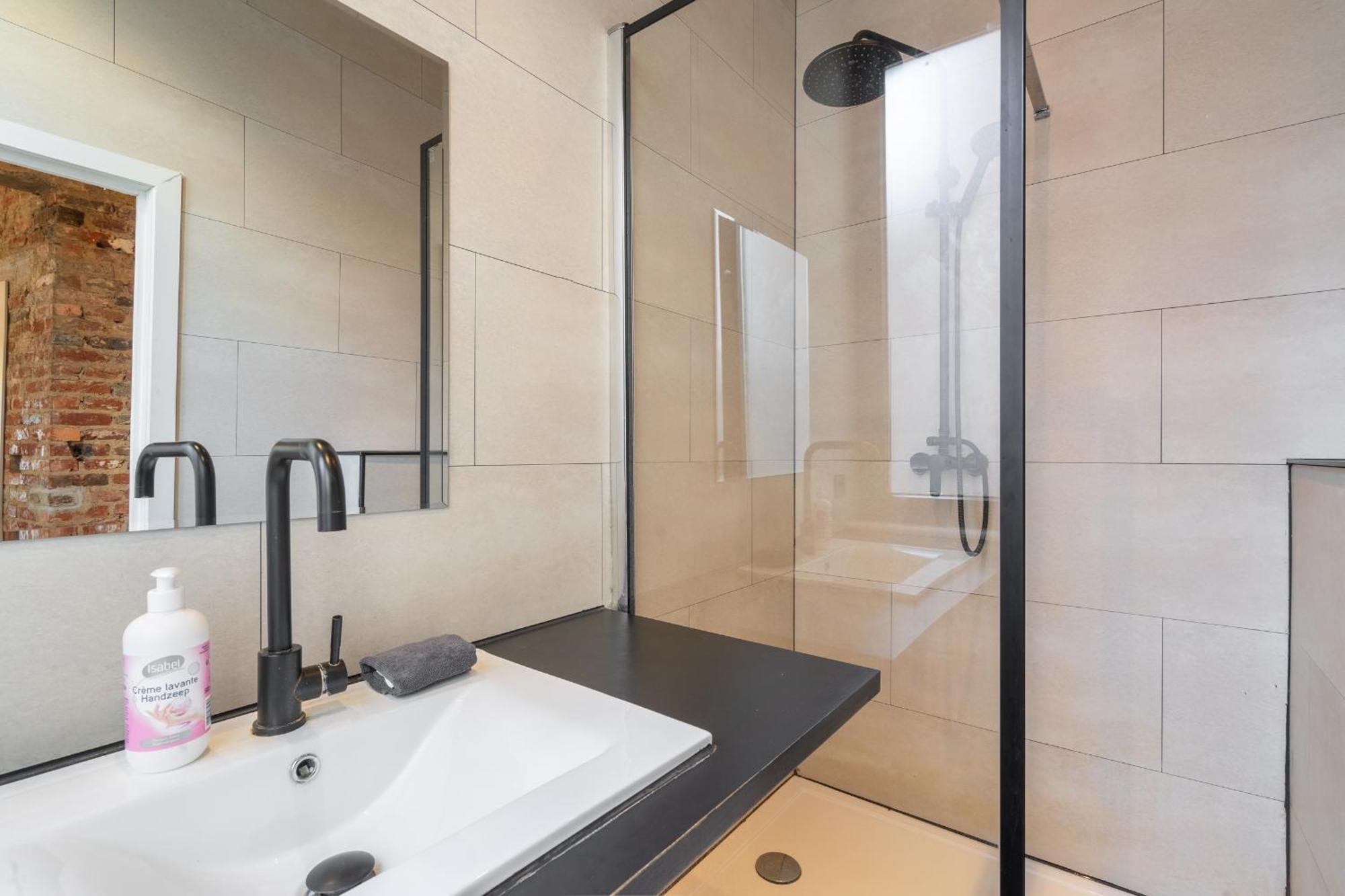 The Industrial Apartments Antwerpen Bagian luar foto